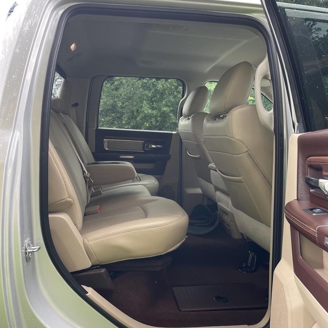 Ram 2500 Vehicle Full-screen Gallery Image 10