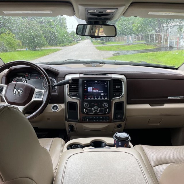 Ram 2500 Vehicle Full-screen Gallery Image 11