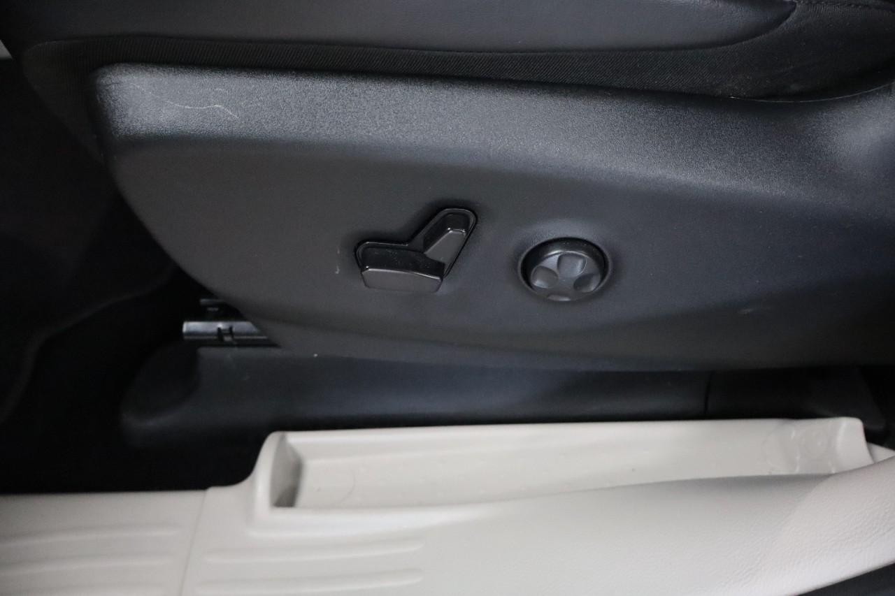 Chrysler Pacifica Vehicle Full-screen Gallery Image 11