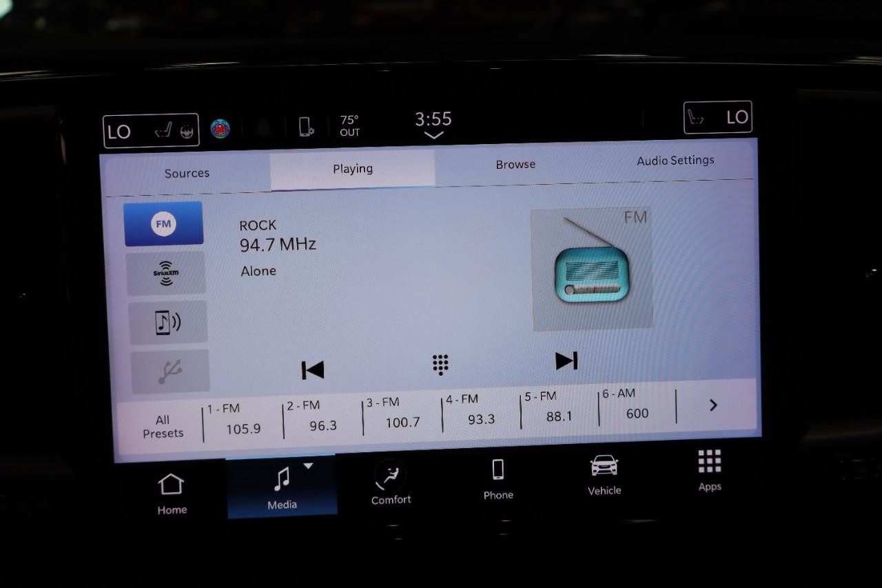 Chrysler Pacifica Vehicle Full-screen Gallery Image 16