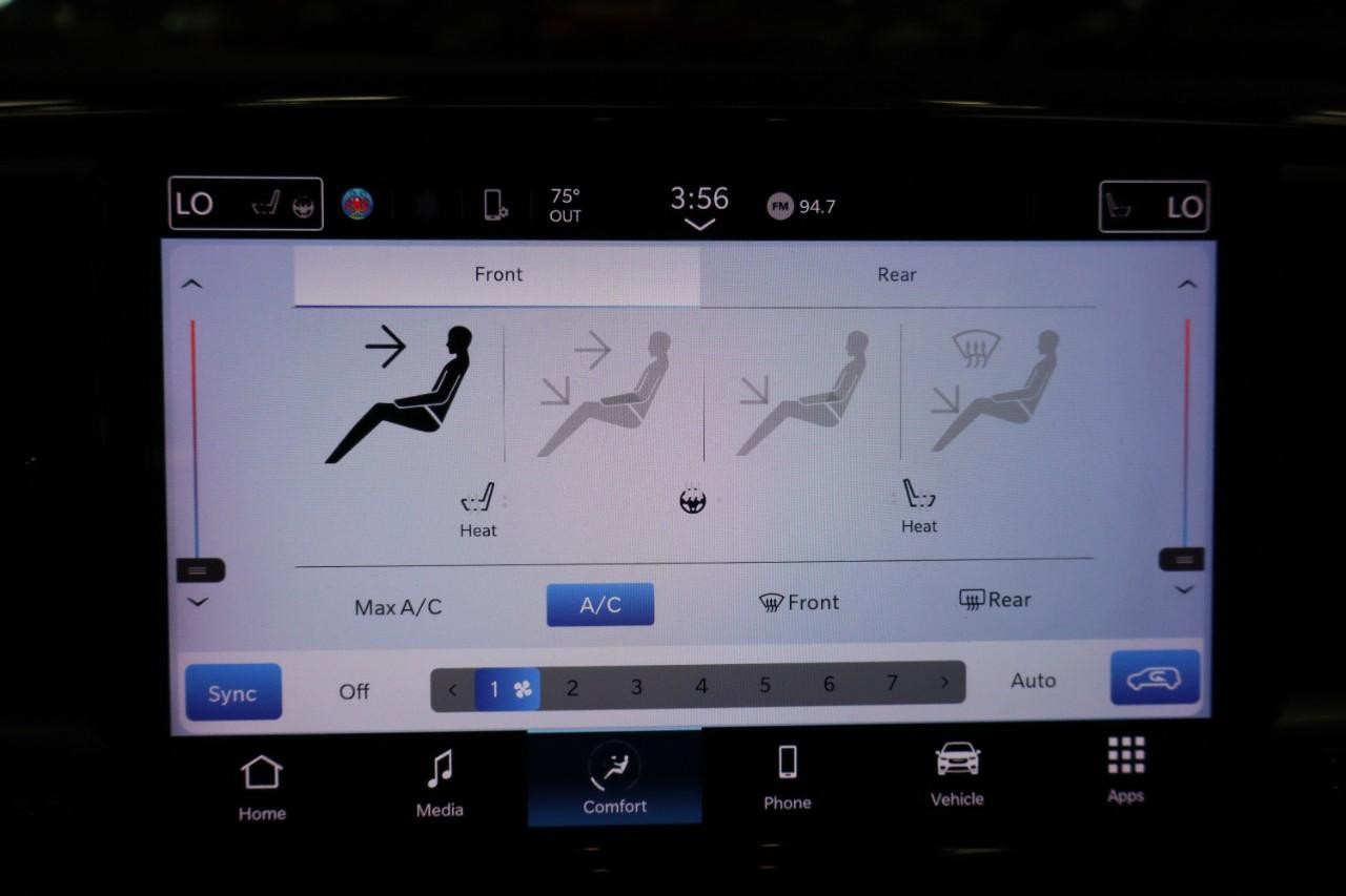 Chrysler Pacifica Vehicle Full-screen Gallery Image 17