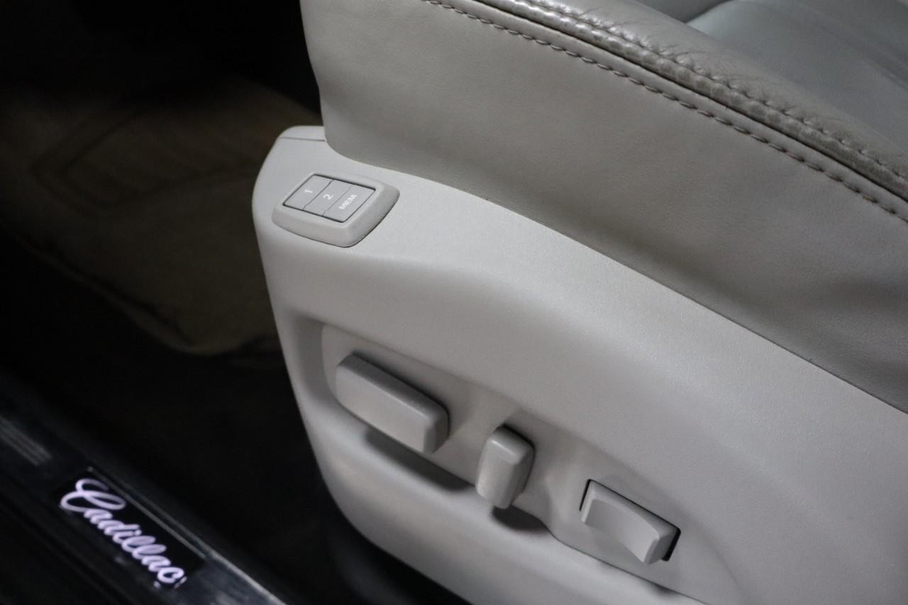 Cadillac SRX Vehicle Full-screen Gallery Image 11