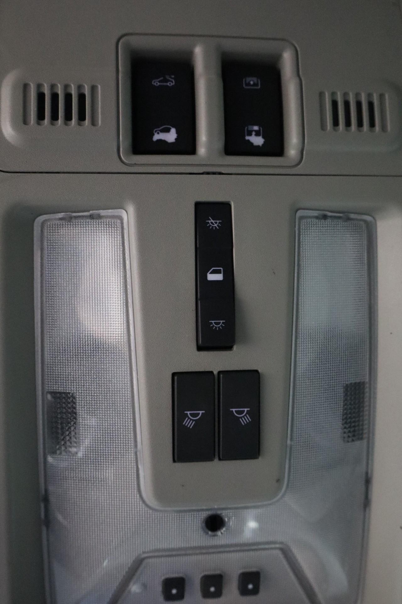 Cadillac SRX Vehicle Full-screen Gallery Image 17