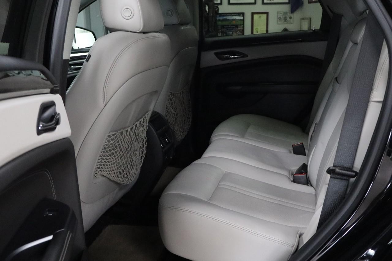 Cadillac SRX Vehicle Full-screen Gallery Image 18