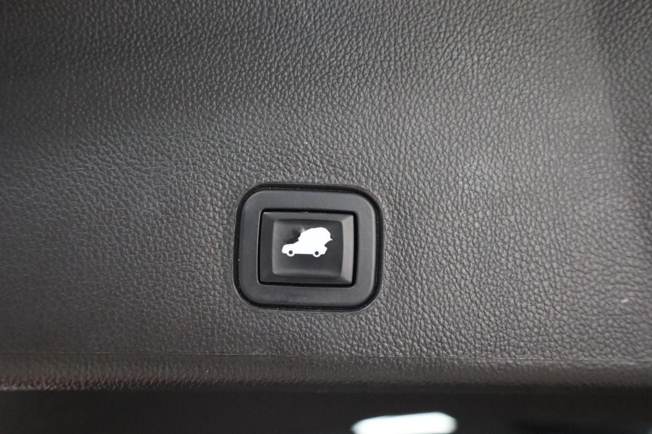 Cadillac SRX Vehicle Full-screen Gallery Image 21