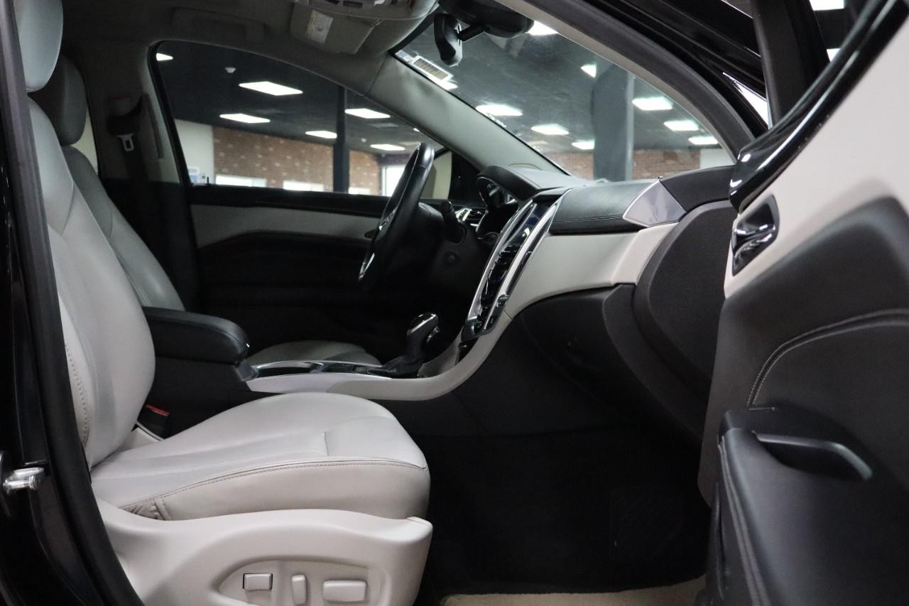 Cadillac SRX Vehicle Full-screen Gallery Image 23