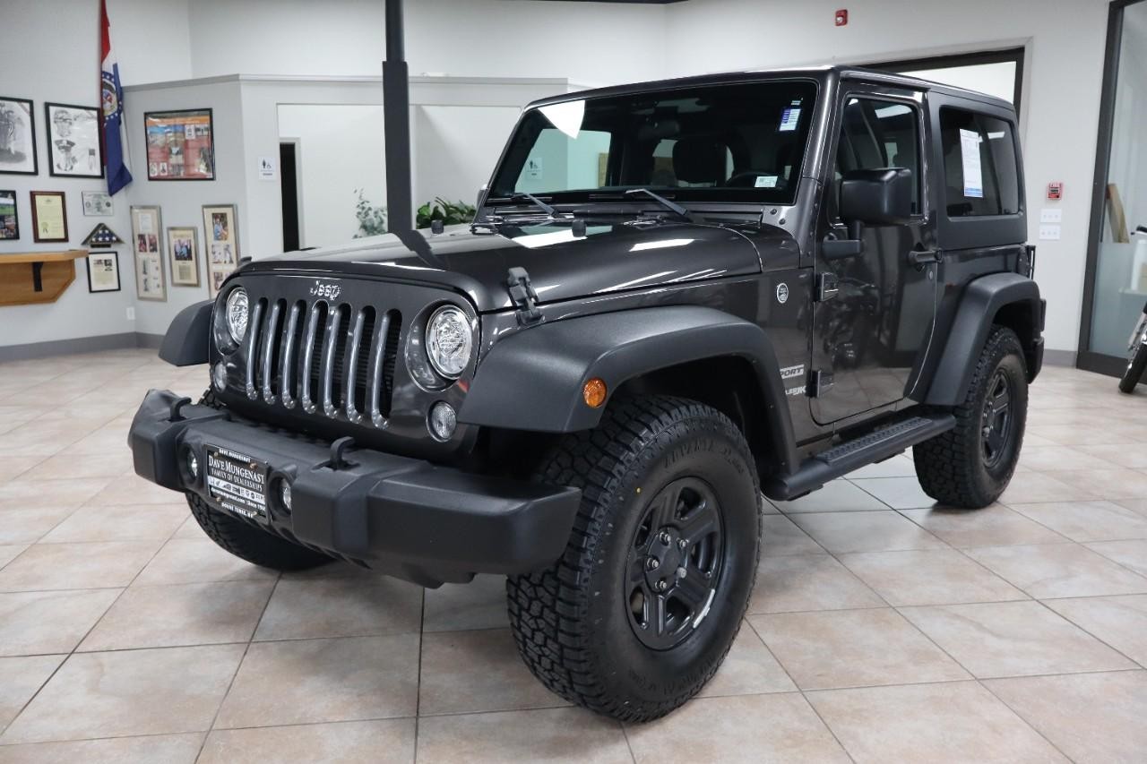 Jeep Wrangler JK Vehicle Full-screen Gallery Image 2