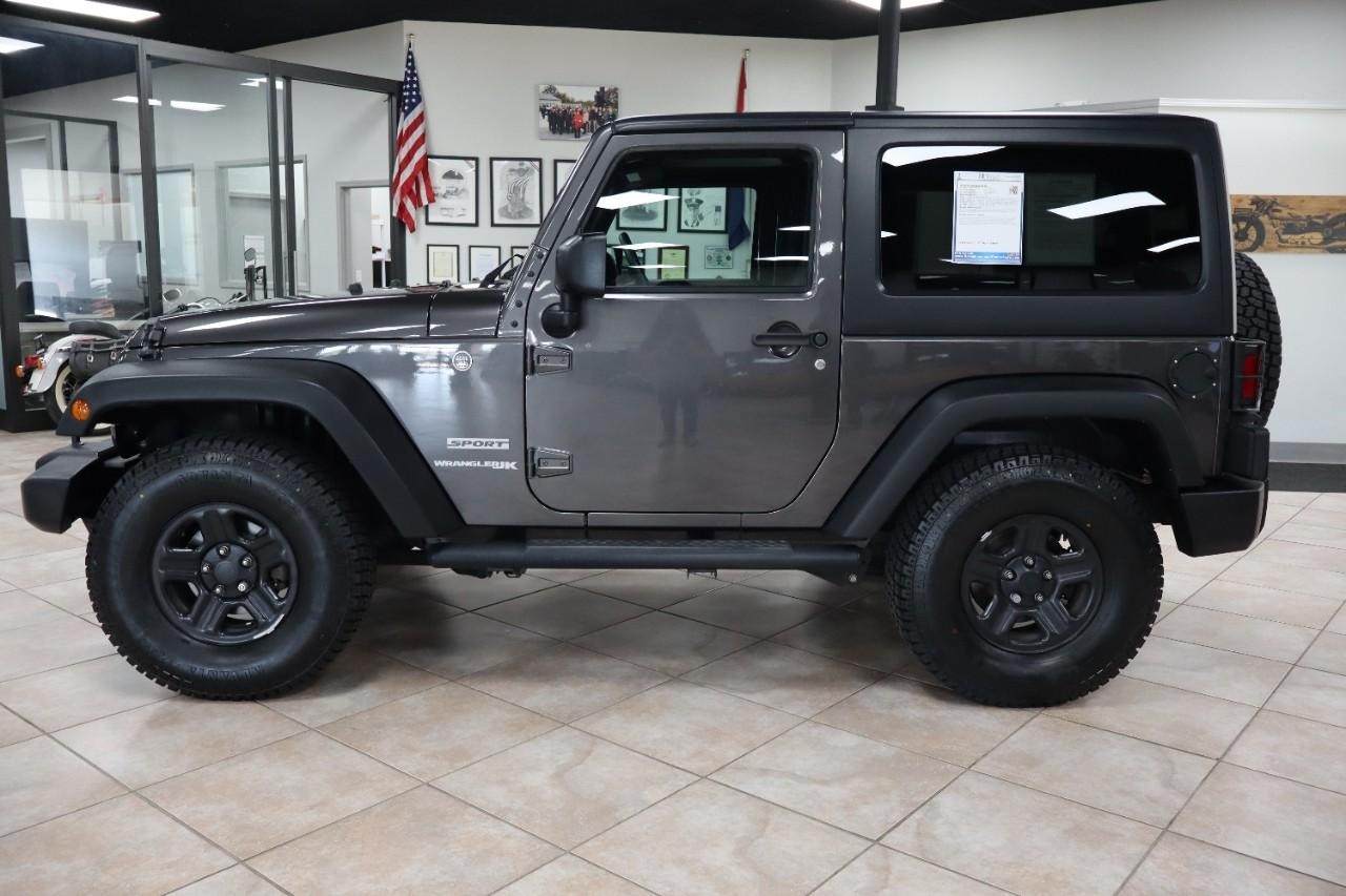 Jeep Wrangler JK Vehicle Full-screen Gallery Image 3