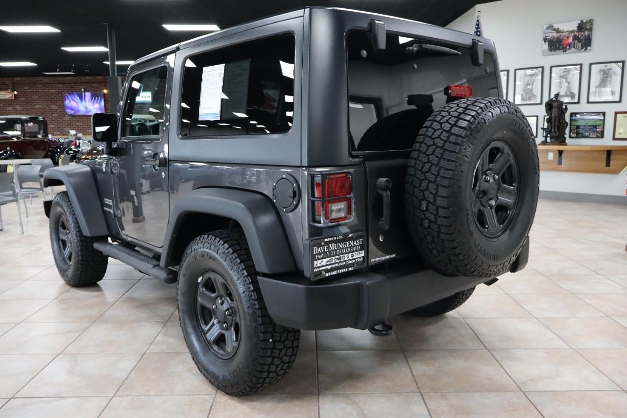 Jeep Wrangler JK Vehicle Full-screen Gallery Image 4