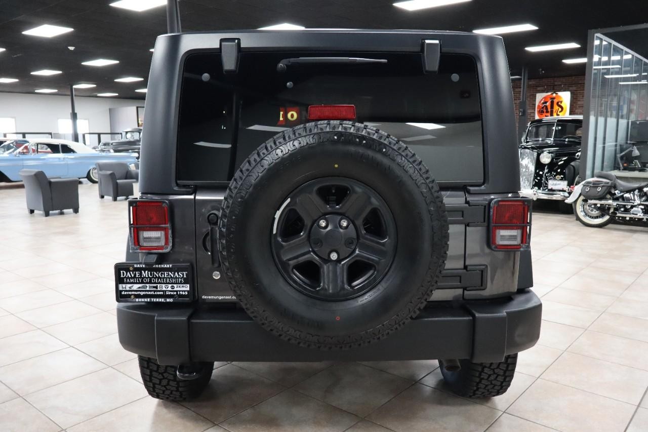 Jeep Wrangler JK Vehicle Full-screen Gallery Image 5