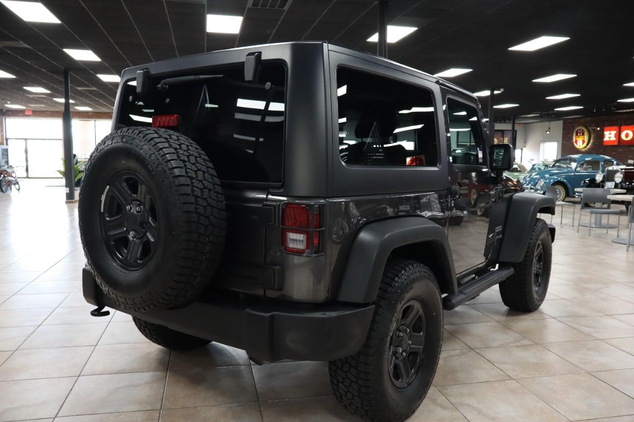 Jeep Wrangler JK Vehicle Full-screen Gallery Image 6