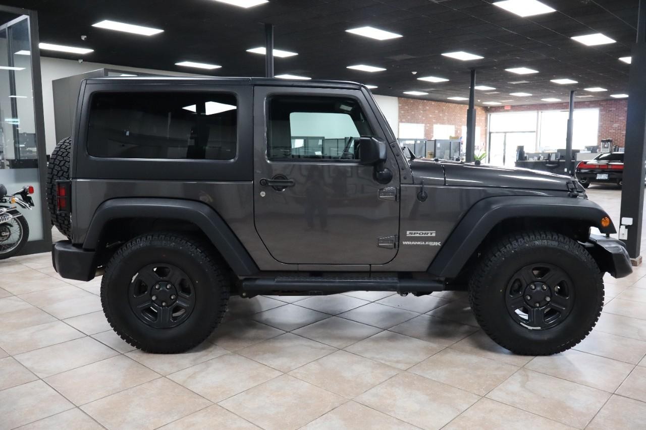Jeep Wrangler JK Vehicle Full-screen Gallery Image 7