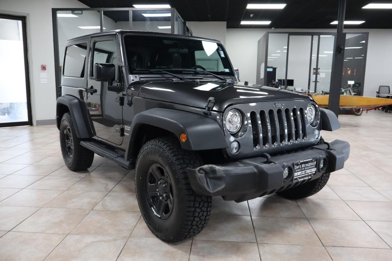 Jeep Wrangler JK Vehicle Full-screen Gallery Image 8