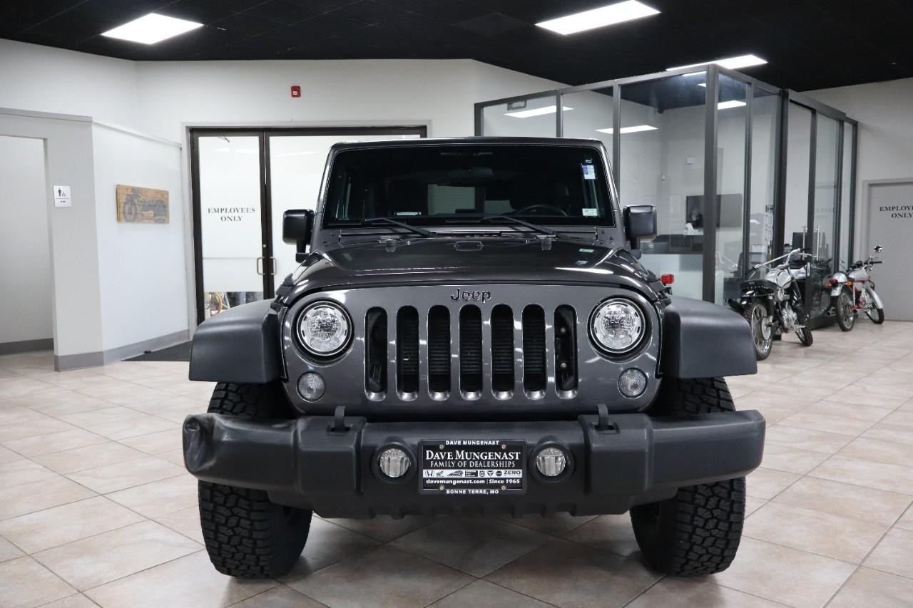 Jeep Wrangler JK Vehicle Full-screen Gallery Image 9