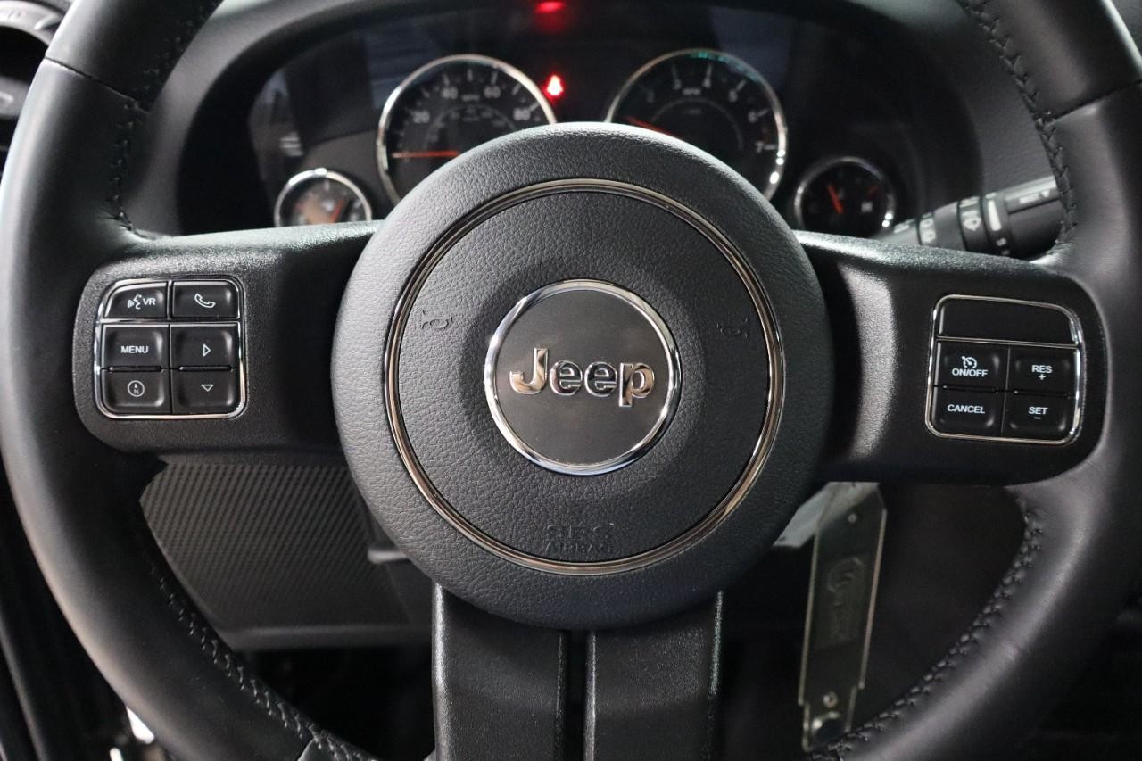Jeep Wrangler JK Vehicle Full-screen Gallery Image 12