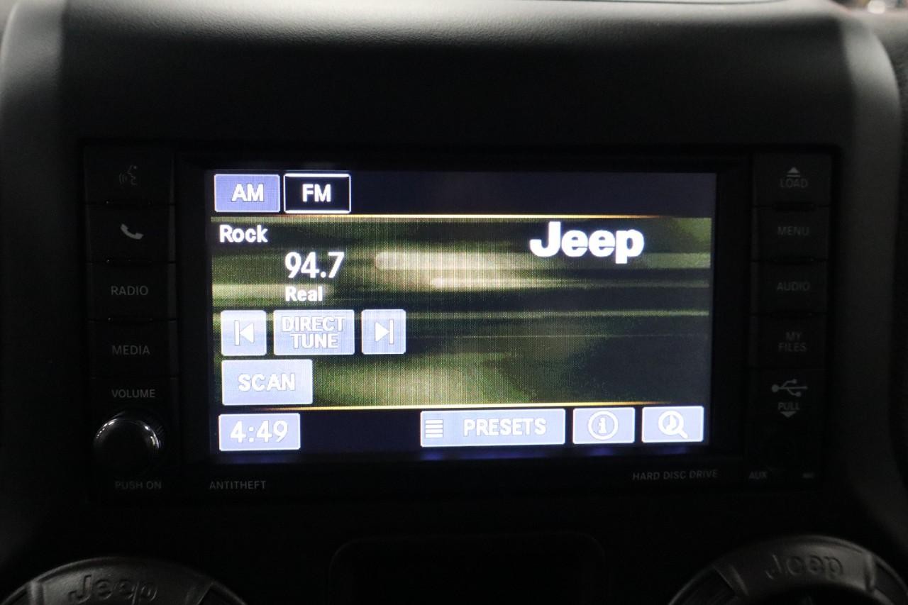 Jeep Wrangler JK Vehicle Full-screen Gallery Image 16