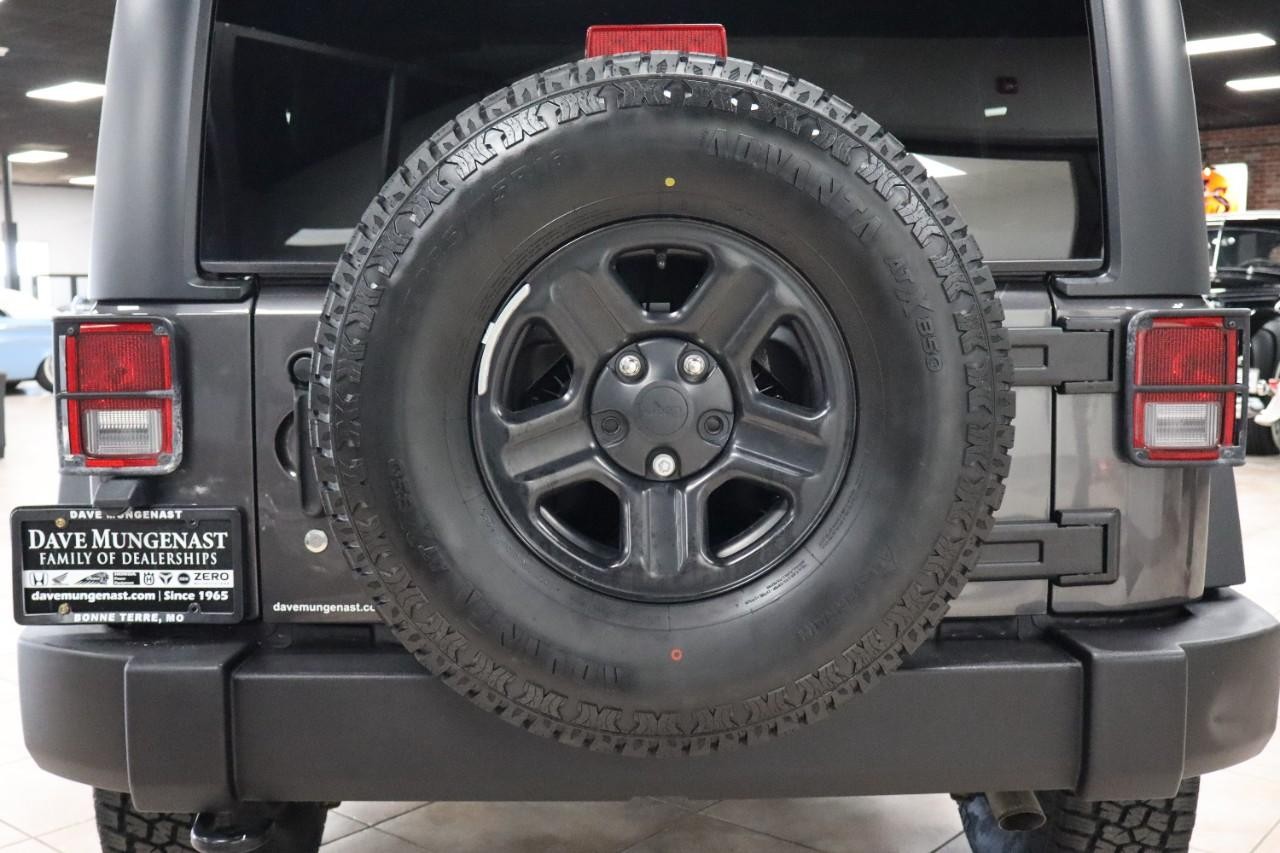 Jeep Wrangler JK Vehicle Full-screen Gallery Image 26