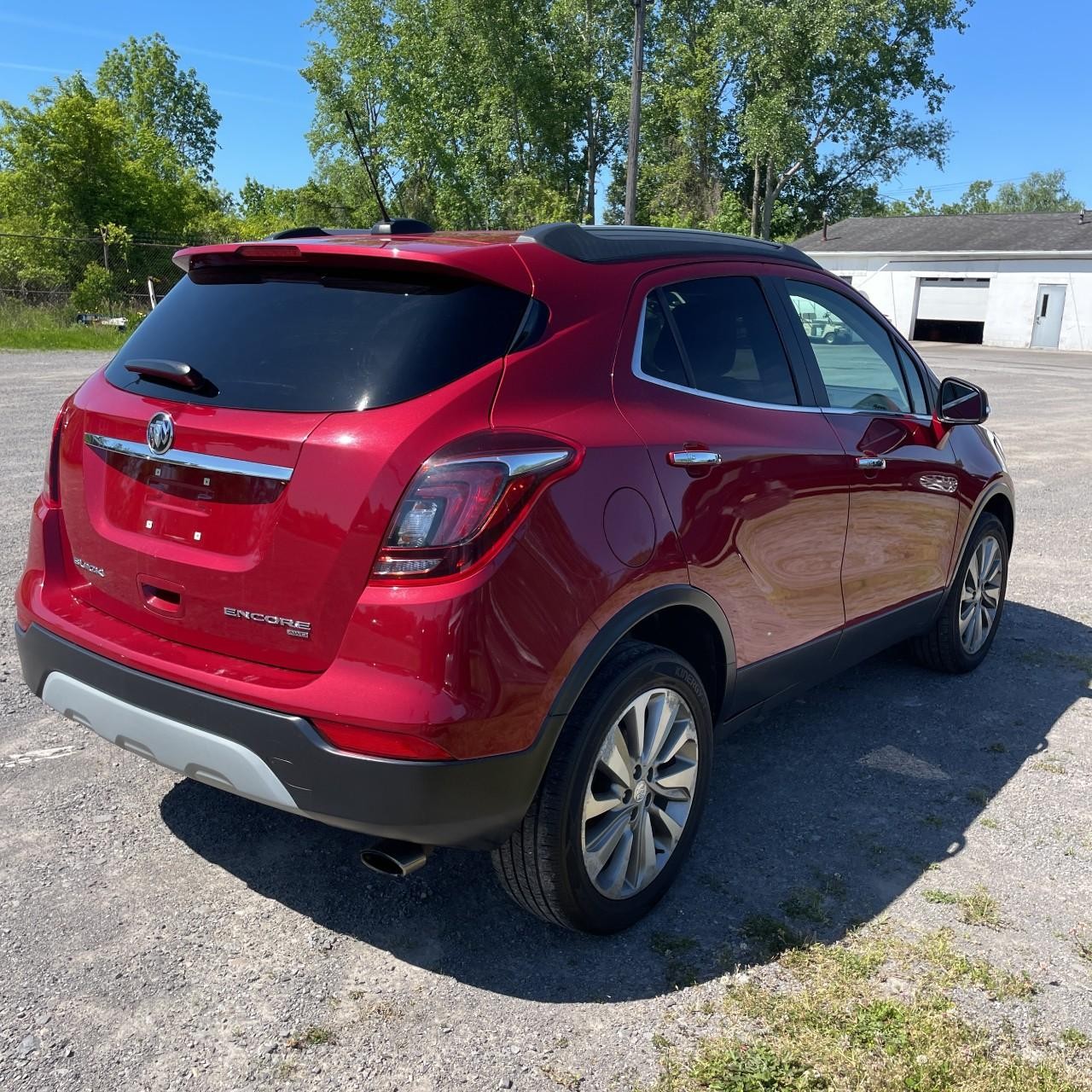 Buick Encore Vehicle Full-screen Gallery Image 5