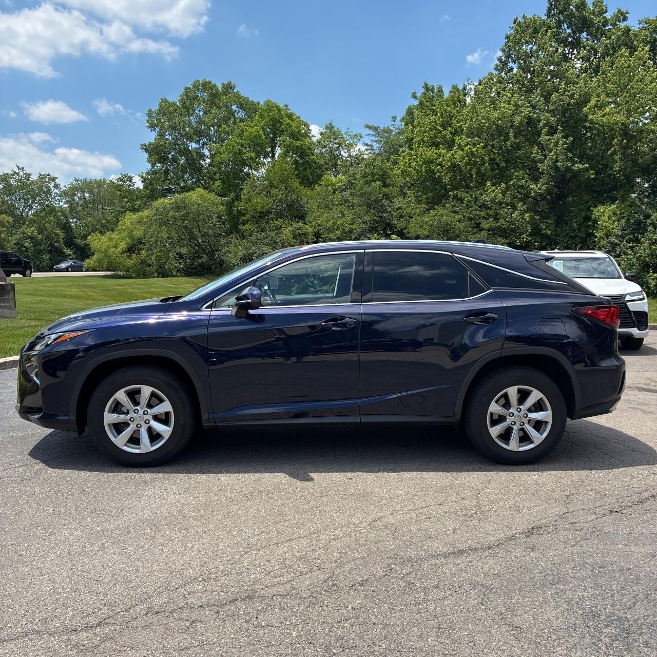 Lexus RX 350 Vehicle Full-screen Gallery Image 2