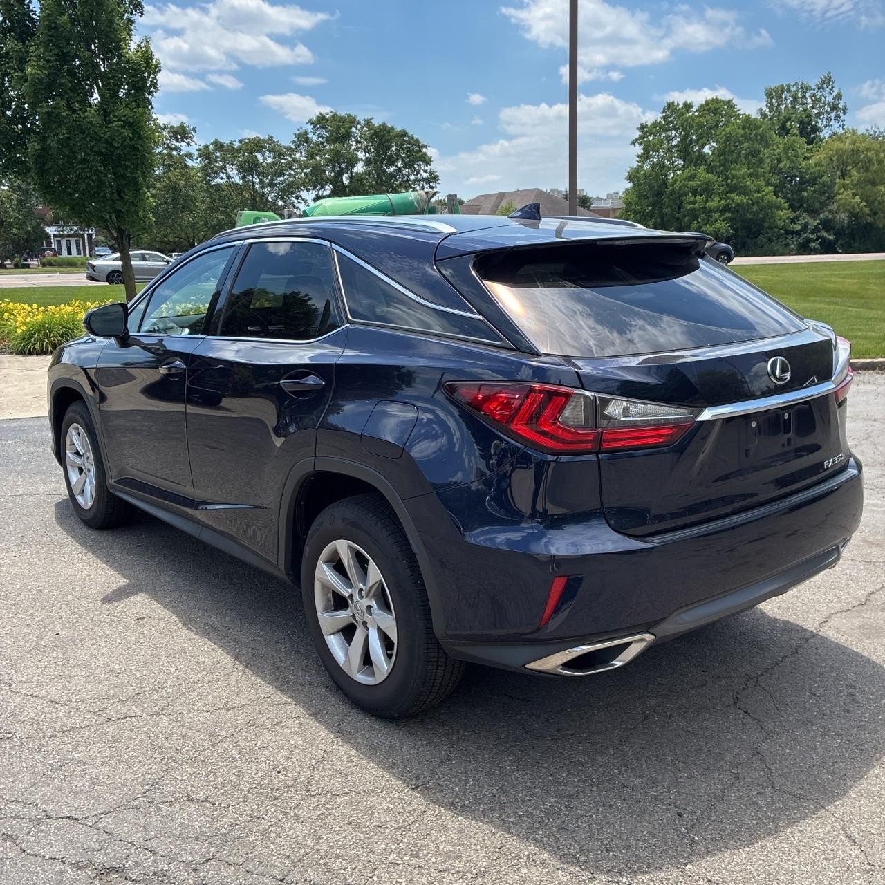 Lexus RX 350 Vehicle Full-screen Gallery Image 3