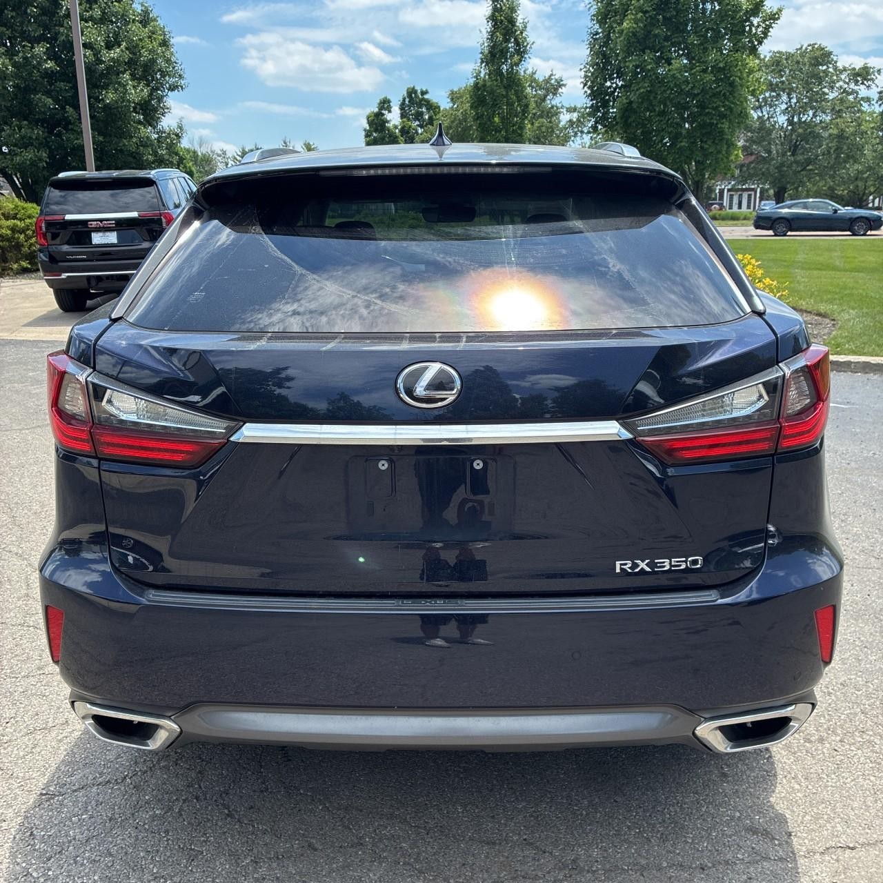 Lexus RX 350 Vehicle Full-screen Gallery Image 4