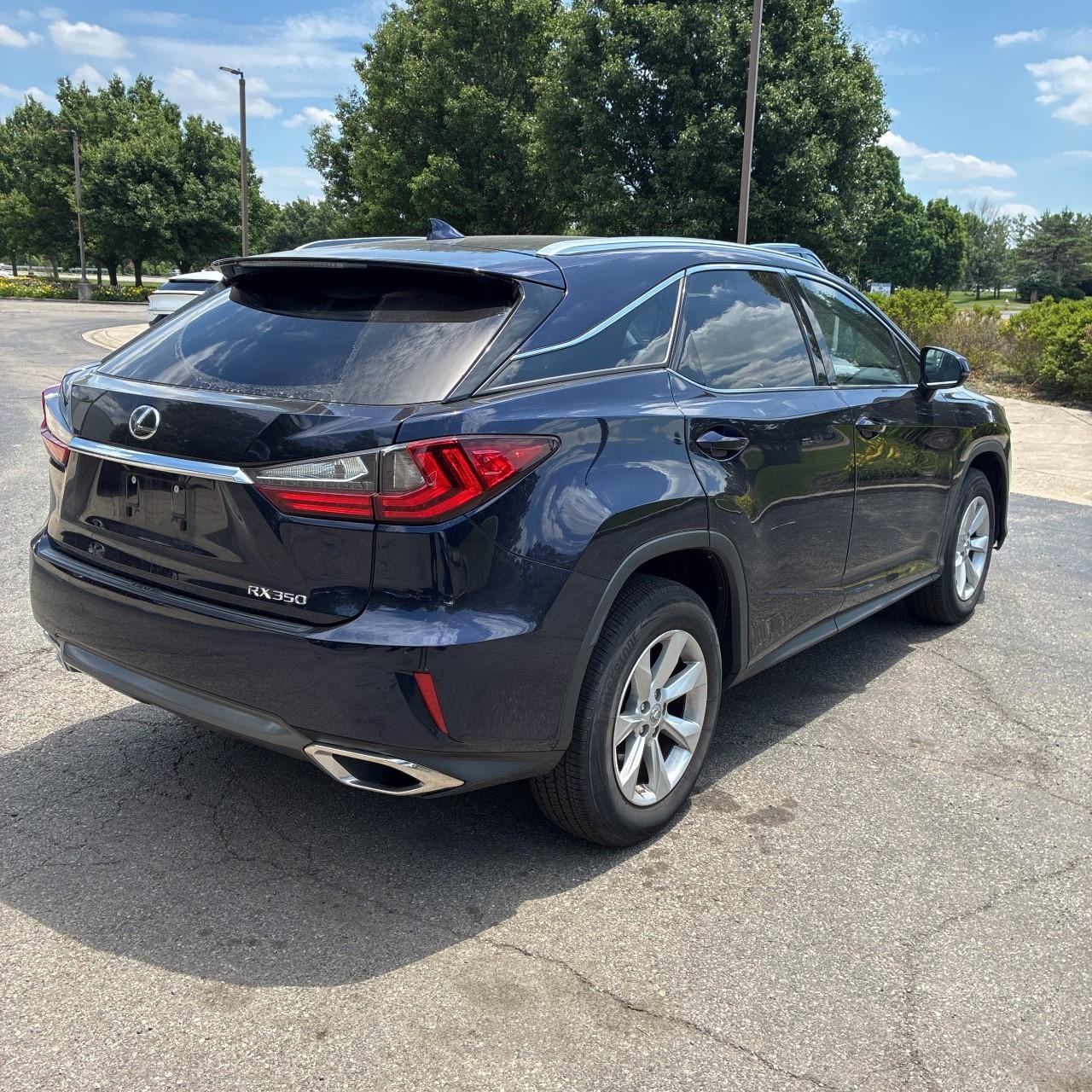 Lexus RX 350 Vehicle Full-screen Gallery Image 5