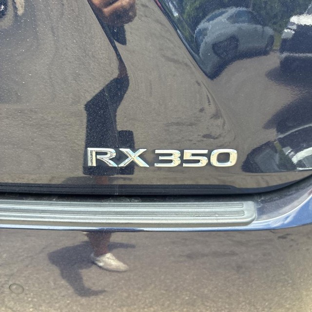 Lexus RX 350 Vehicle Full-screen Gallery Image 12
