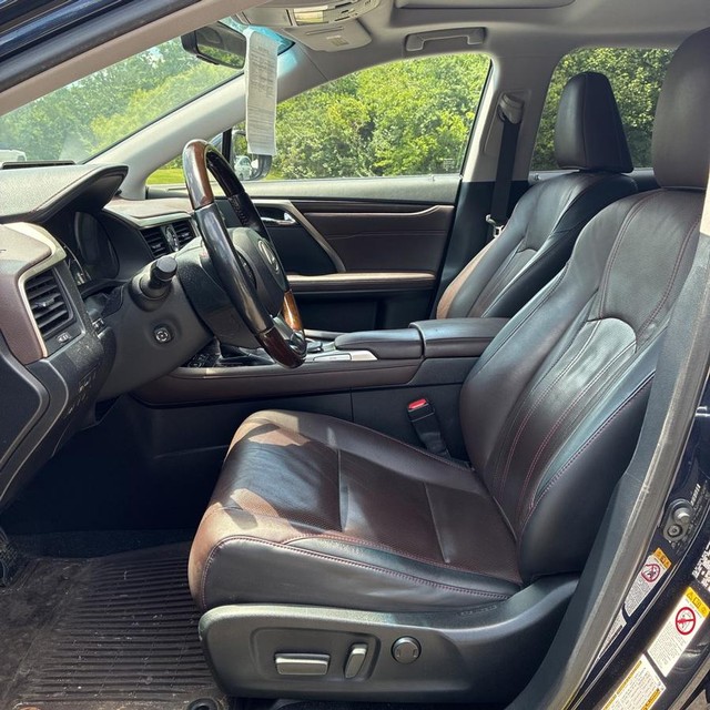 Lexus RX 350 Vehicle Full-screen Gallery Image 13
