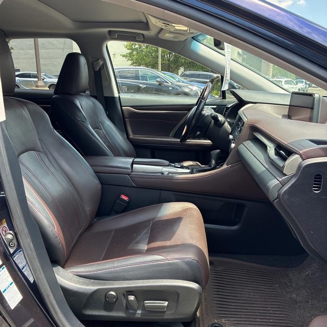 Lexus RX 350 Vehicle Full-screen Gallery Image 14