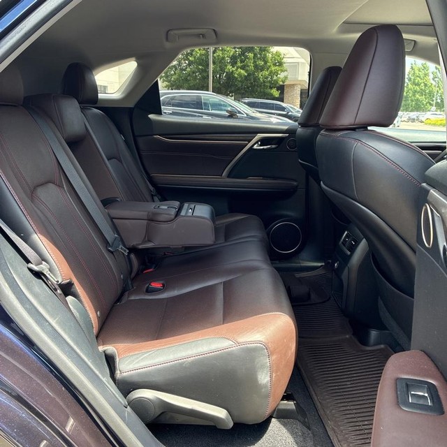 Lexus RX 350 Vehicle Full-screen Gallery Image 16