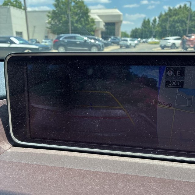 Lexus RX 350 Vehicle Full-screen Gallery Image 21