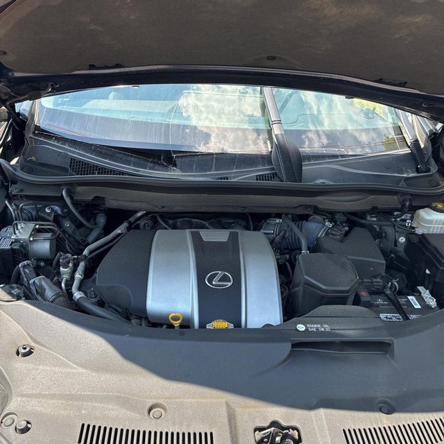 Lexus RX 350 Vehicle Full-screen Gallery Image 26