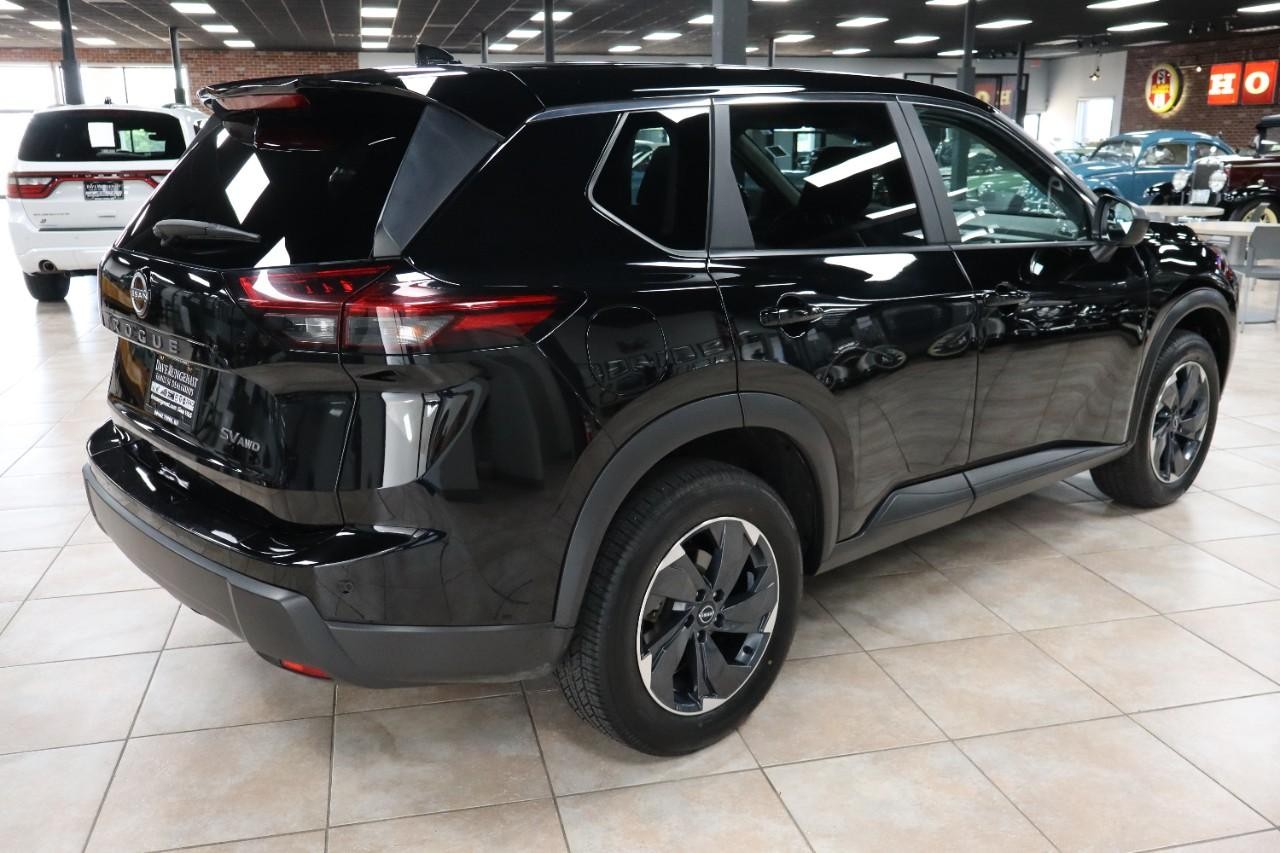 Nissan Rogue Vehicle Full-screen Gallery Image 5