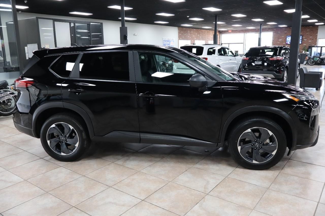 Nissan Rogue Vehicle Full-screen Gallery Image 6