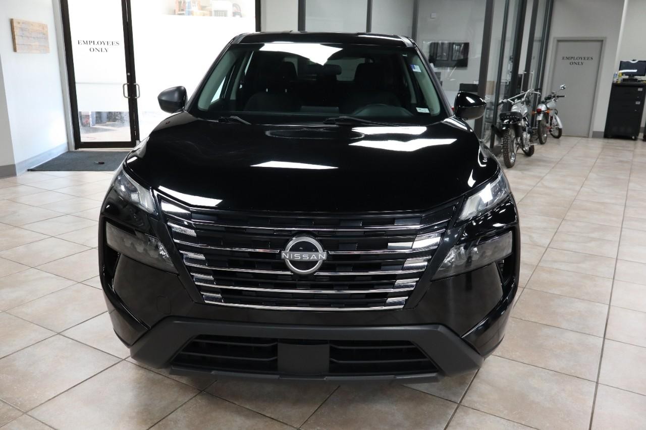 Nissan Rogue Vehicle Full-screen Gallery Image 8