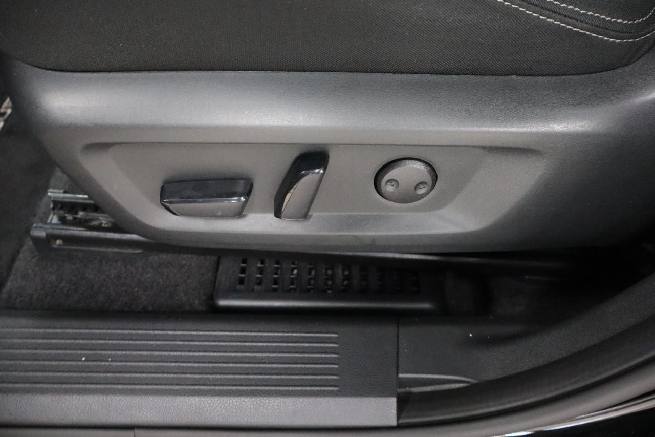 Nissan Rogue Vehicle Full-screen Gallery Image 10