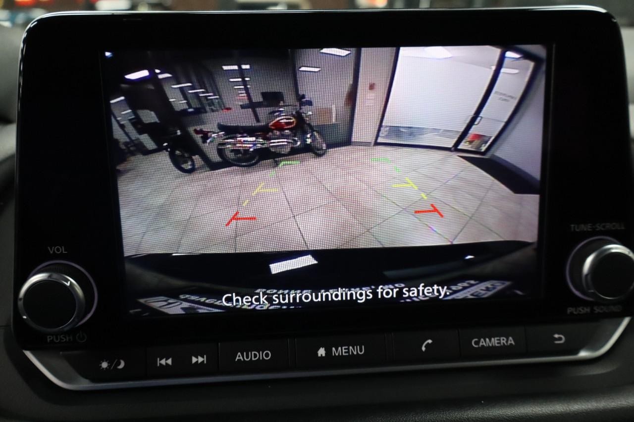 Nissan Rogue Vehicle Full-screen Gallery Image 14