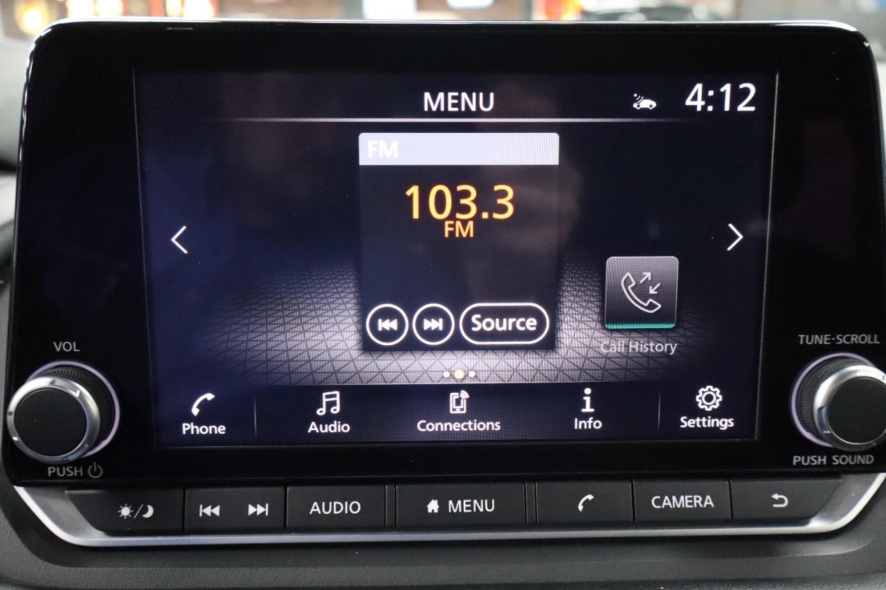 Nissan Rogue Vehicle Full-screen Gallery Image 15