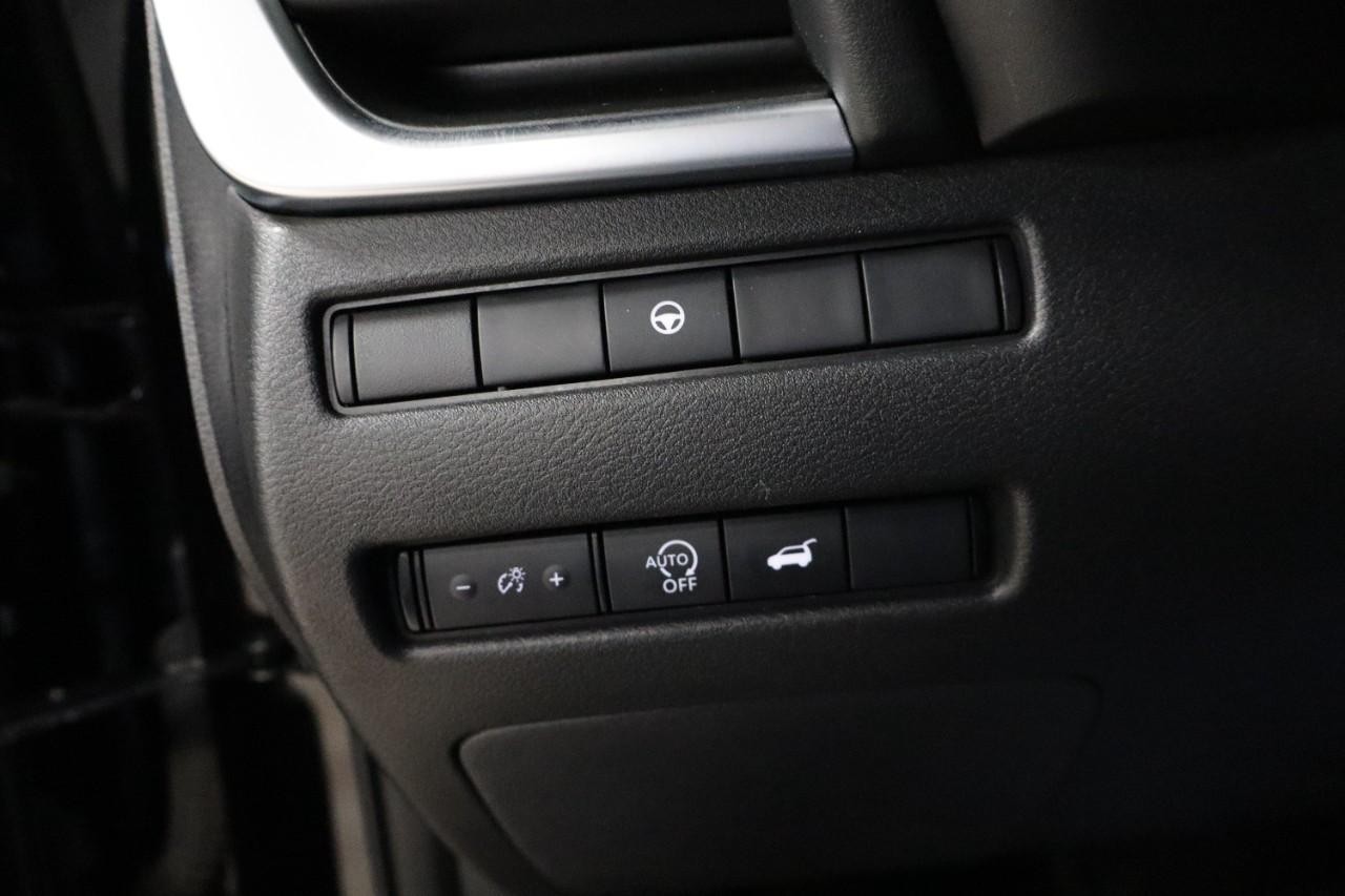 Nissan Rogue Vehicle Full-screen Gallery Image 18