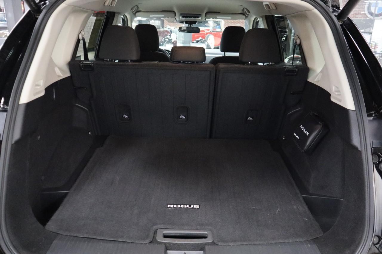 Nissan Rogue Vehicle Full-screen Gallery Image 20