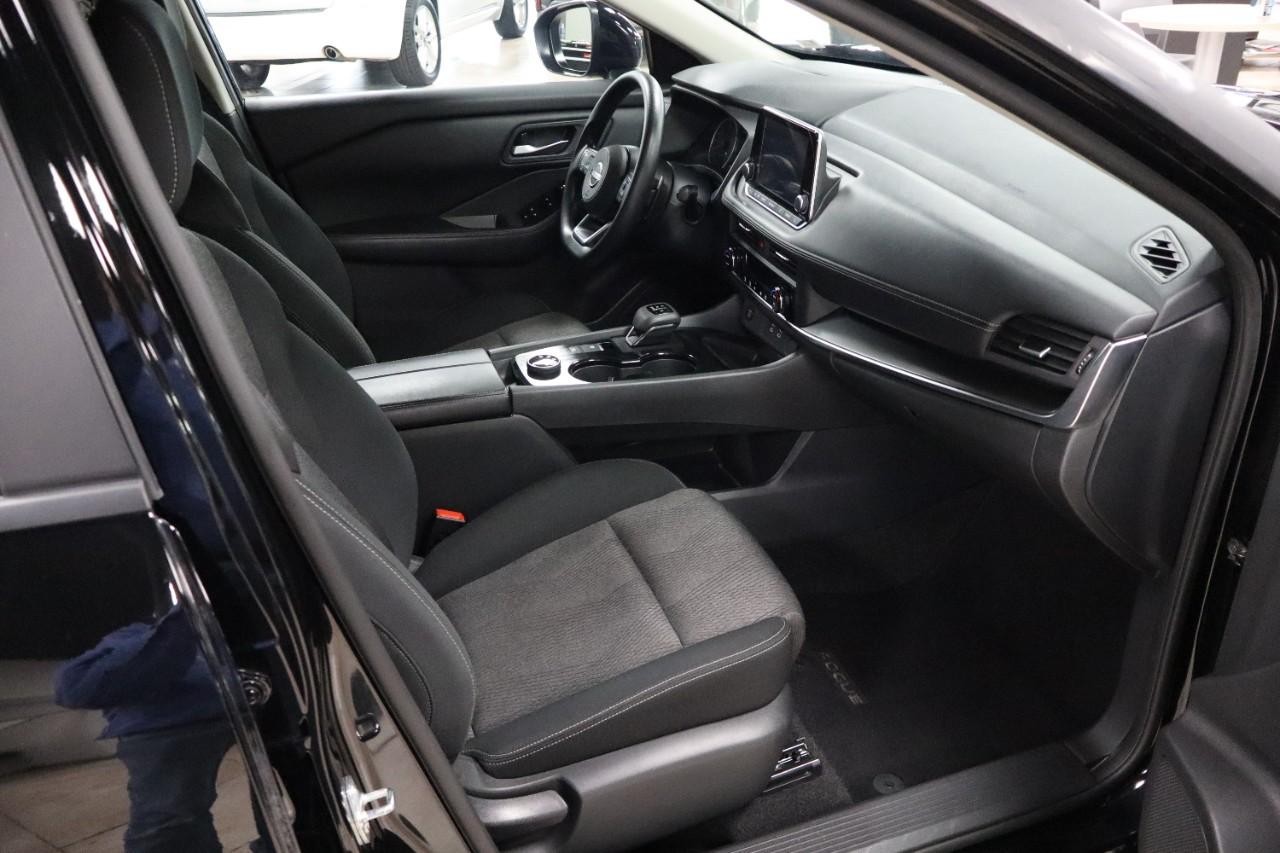Nissan Rogue Vehicle Full-screen Gallery Image 21