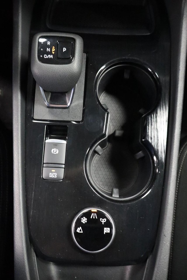 Nissan Rogue Vehicle Full-screen Gallery Image 17