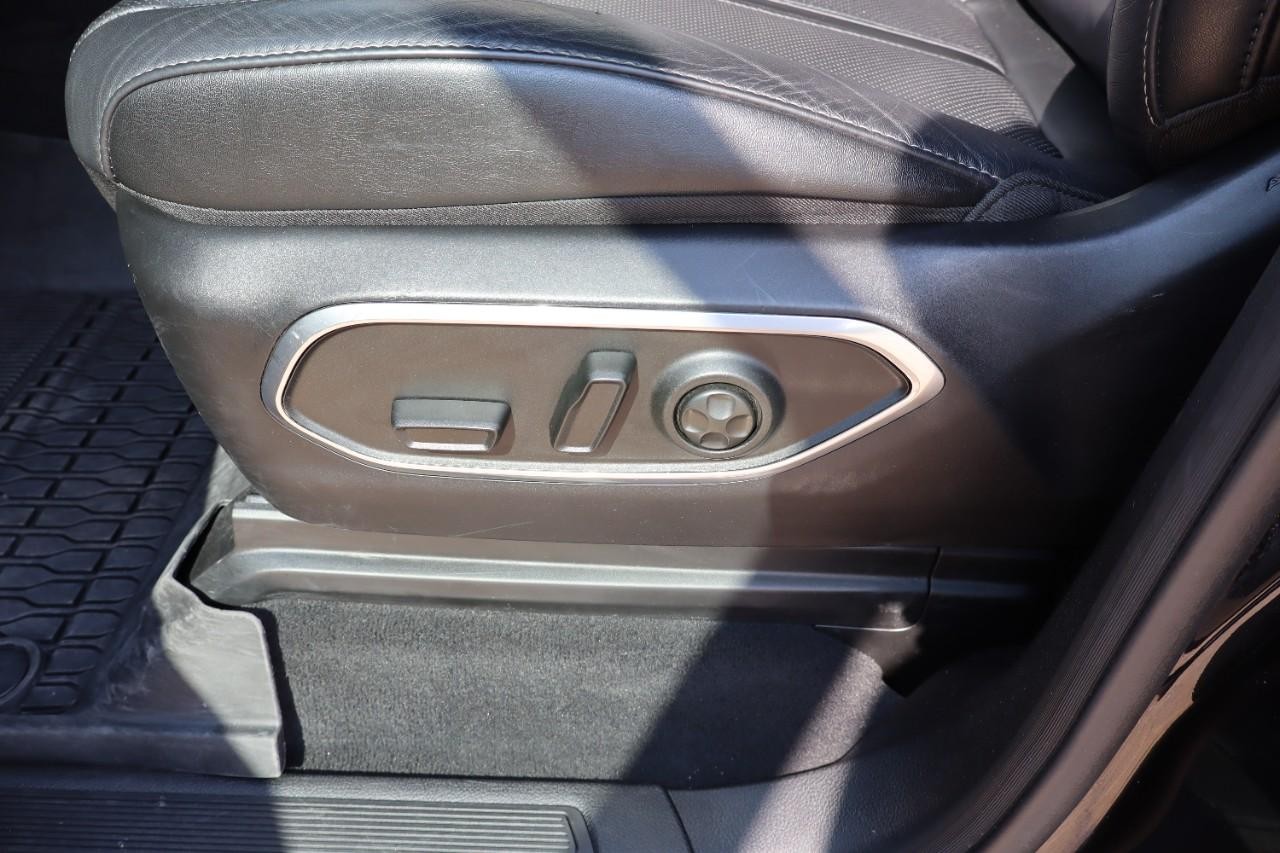 Jeep Wagoneer L Vehicle Full-screen Gallery Image 9