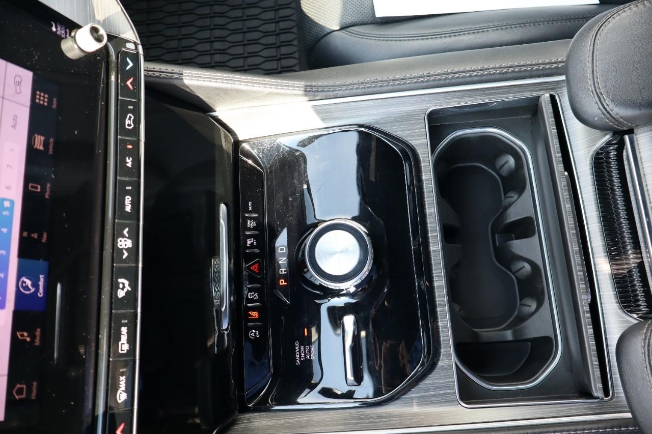 Jeep Wagoneer L Vehicle Full-screen Gallery Image 15