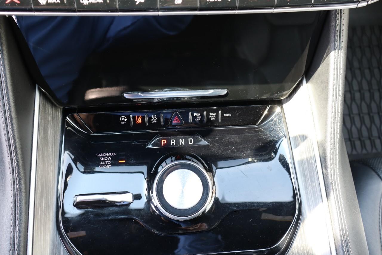 Jeep Wagoneer L Vehicle Full-screen Gallery Image 16