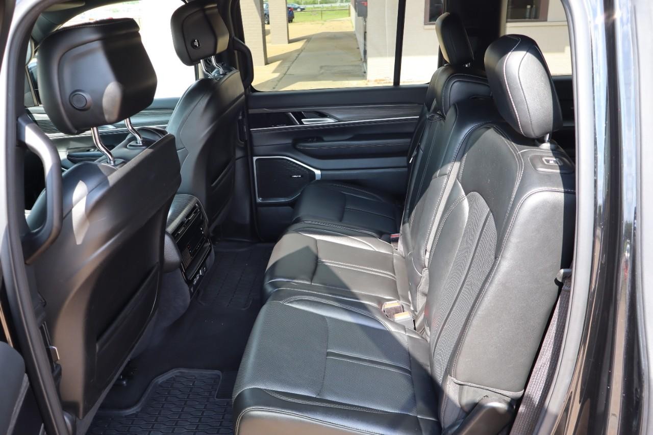 Jeep Wagoneer L Vehicle Full-screen Gallery Image 18