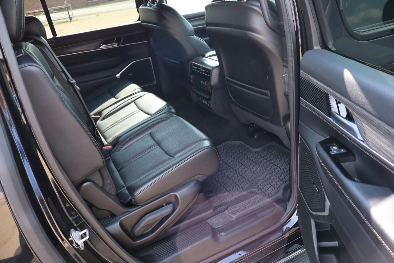 Jeep Wagoneer L Vehicle Full-screen Gallery Image 21