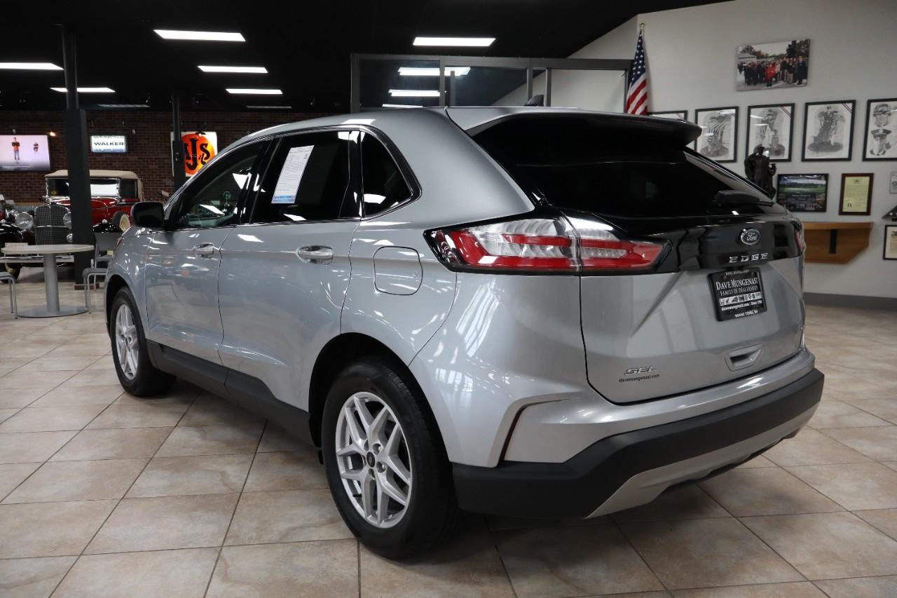 Ford Edge Vehicle Full-screen Gallery Image 3