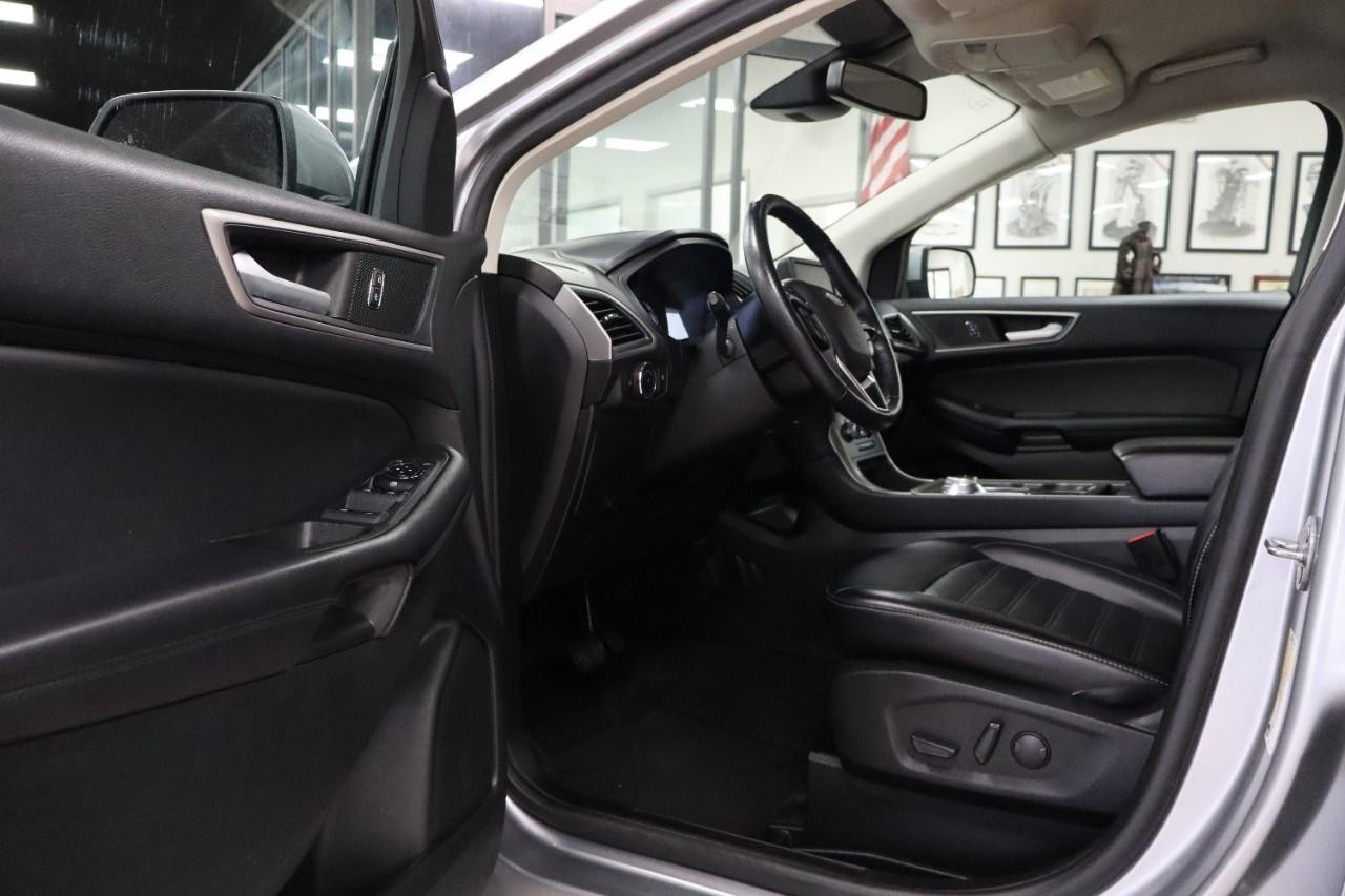 Ford Edge Vehicle Full-screen Gallery Image 10