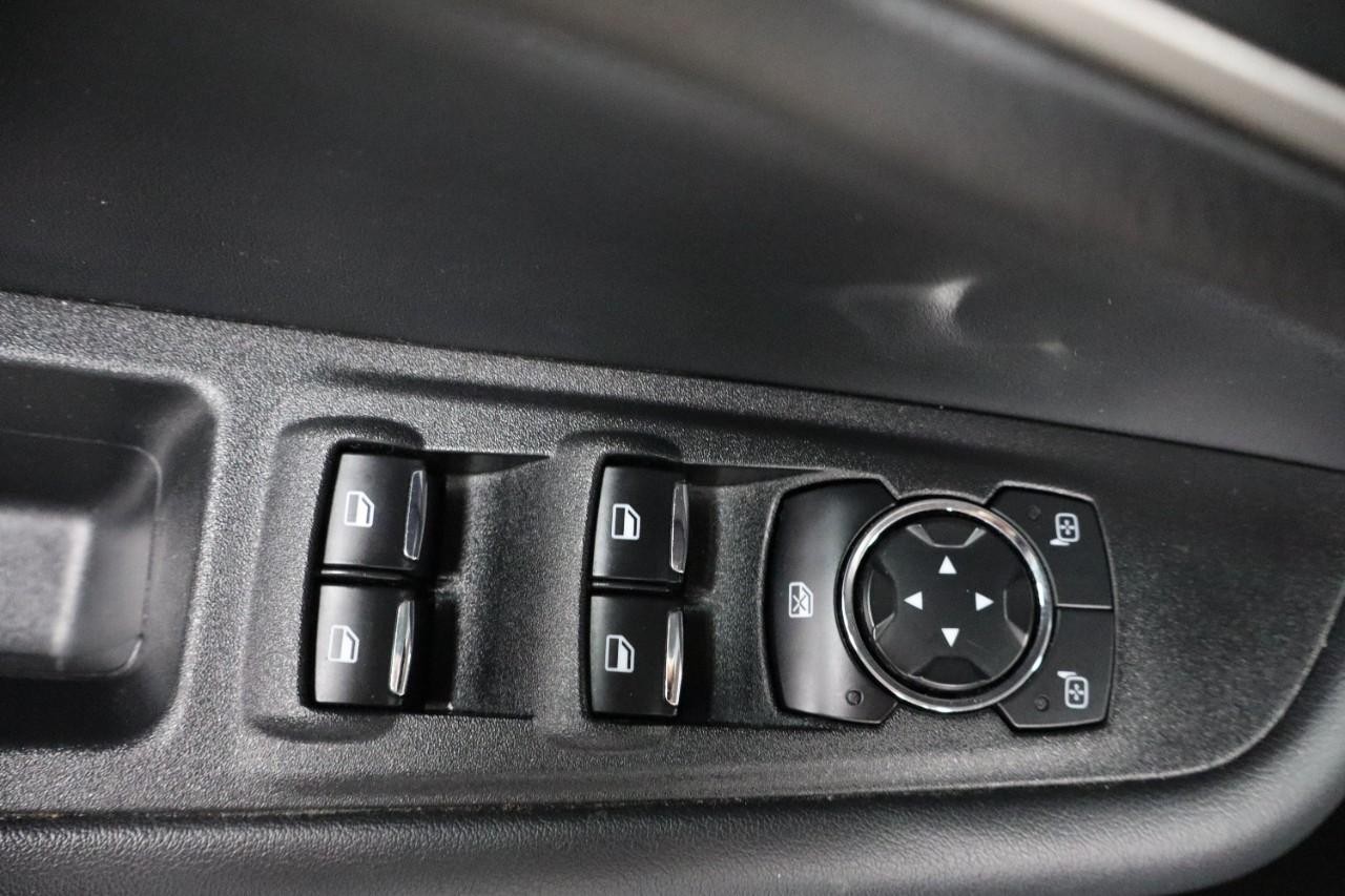 Ford Edge Vehicle Full-screen Gallery Image 11